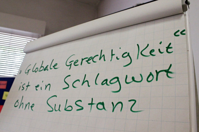 Die Schüler*innen sollen Begriffe hinterfragen, die sie selbst verwenden (Foto: Tim Lüddemann)