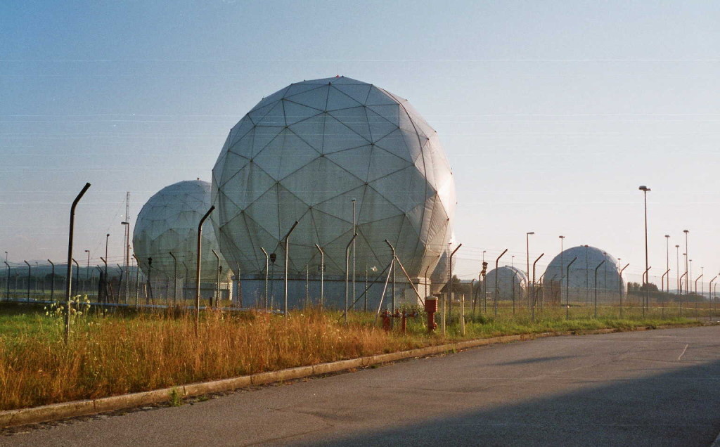 Hier wird mitgehört: Die "Bad Aibling Station" der NSA in Bayern (Foto: Johannes W. Dietrich, Wikimedia, Public Domain)